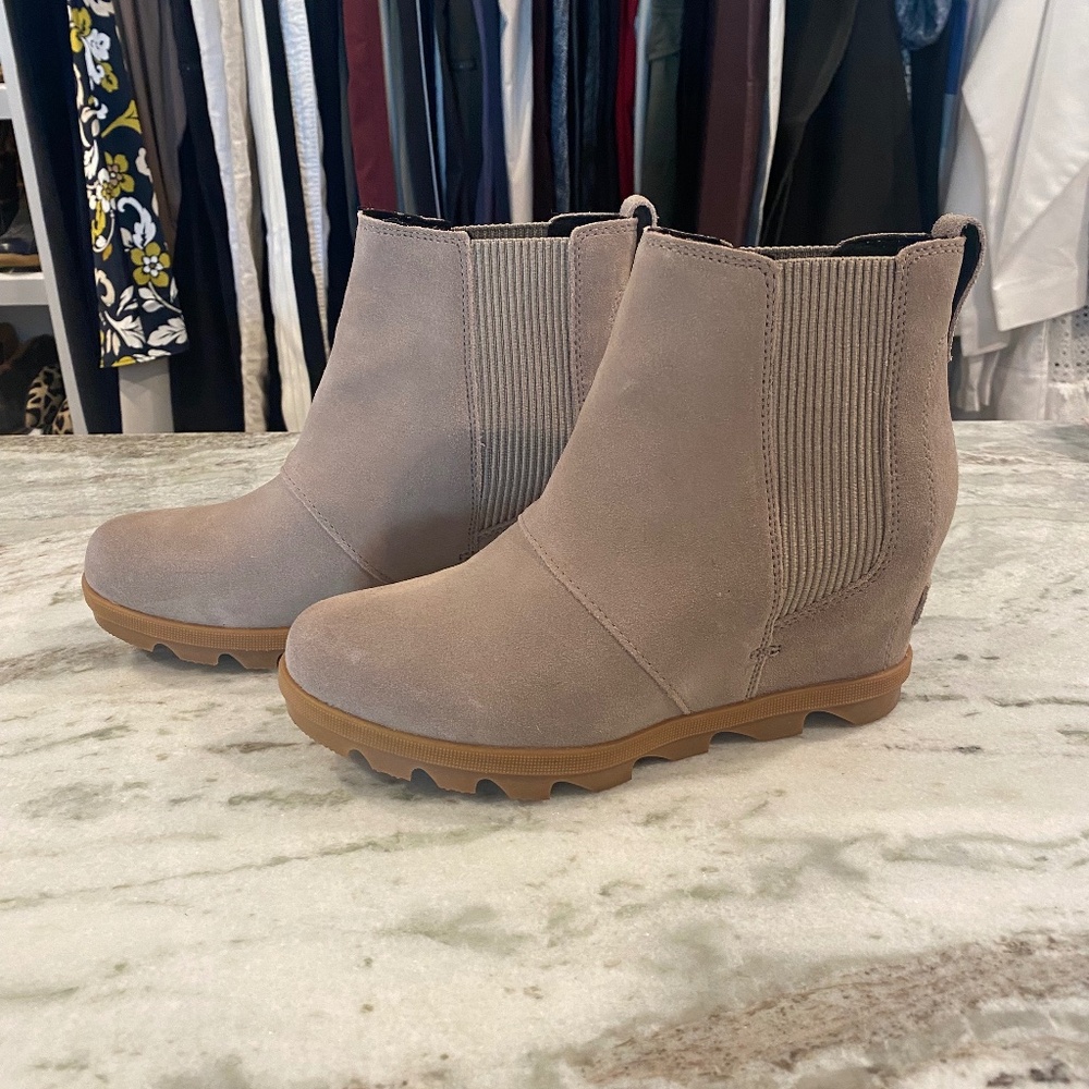 LIKE NEW Sorel Women's Joan of Arctic Beige Suede Wedge Boots